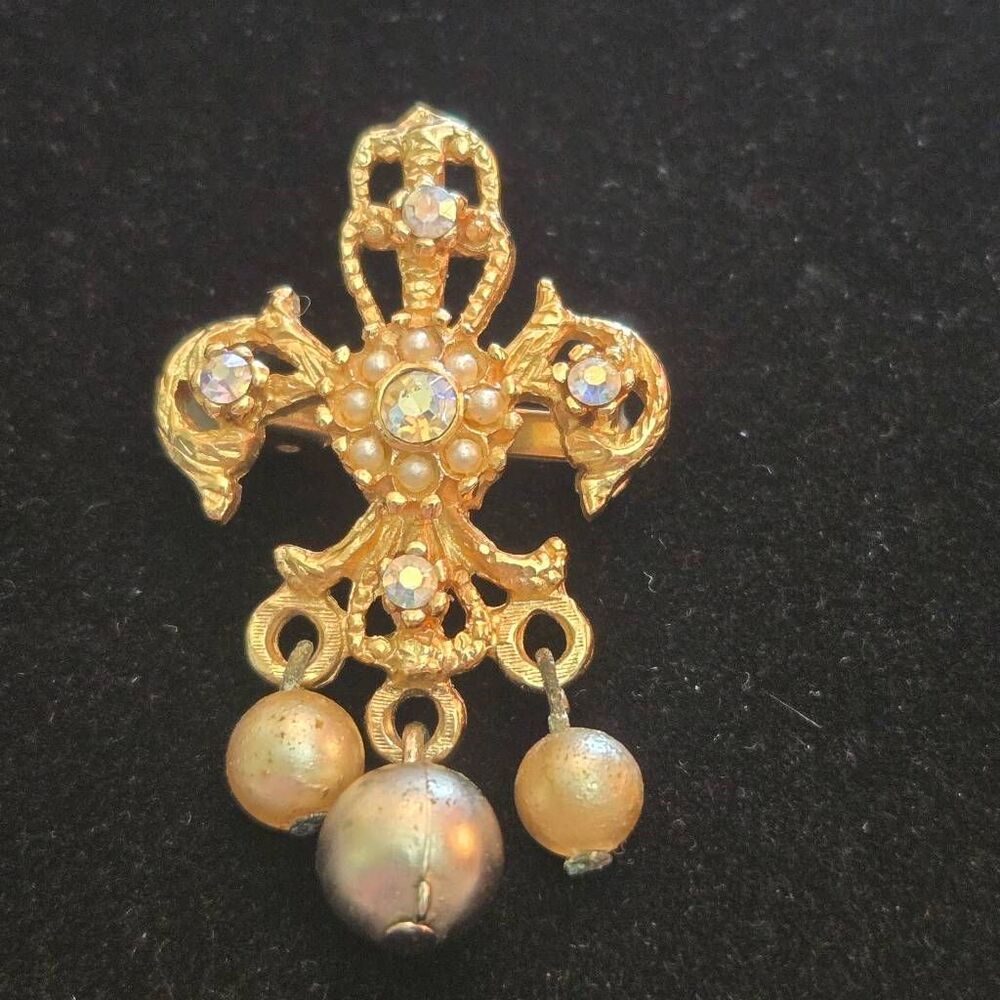 Vintage Fleur de lis Gold Tone Brooch Pin Rhinestone & Pearl Accent